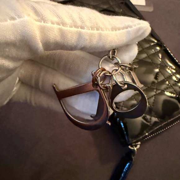 🔥Dior Patent Leather Black Key Zippy Around Long and box + authenticity card🔥 - Picture 12 of 17